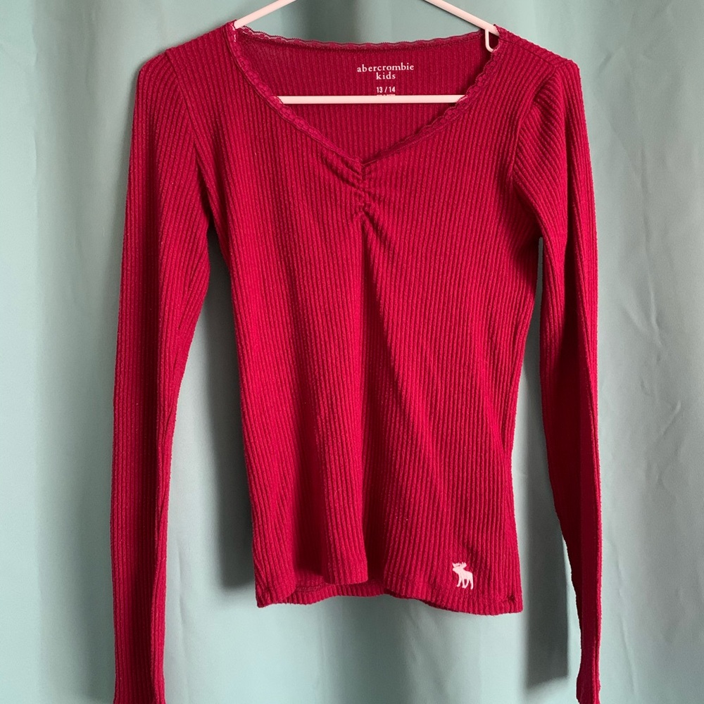 Ruched long sleeve tee with lace collar